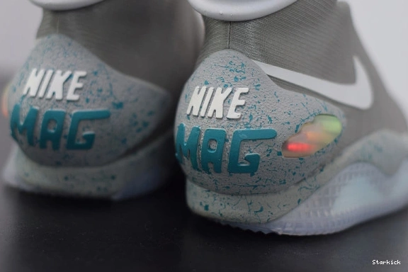 NIKE MAG 1218